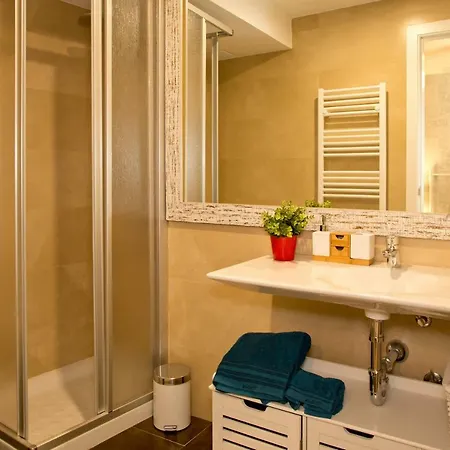 Elements アパート トレド